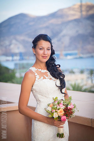 Фото невесты с видом на порт Картахены